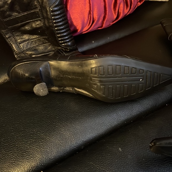 Boots - Picture 6 of 8